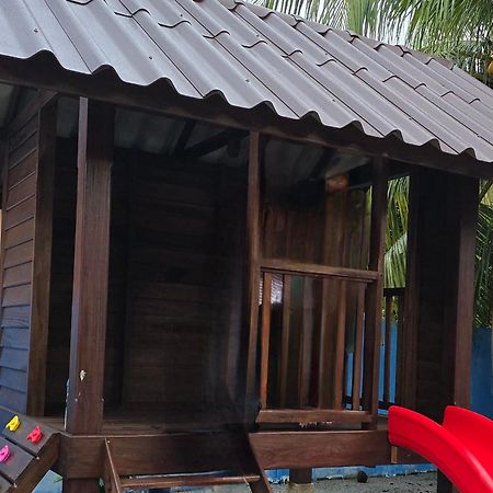 Casa Tiga Homestay Besut كامبونغ كوالا بيسوت المظهر الخارجي الصورة
