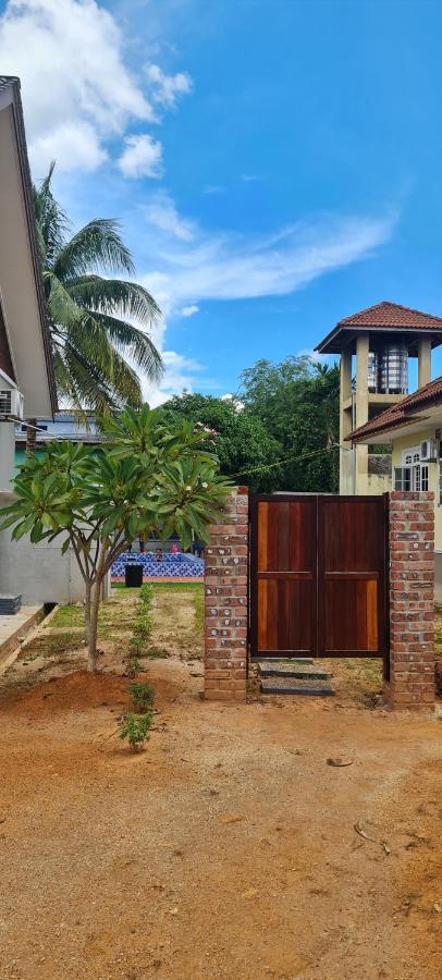 Casa Tiga Homestay Besut كامبونغ كوالا بيسوت المظهر الخارجي الصورة