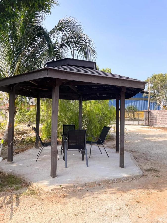 Casa Tiga Homestay Besut كامبونغ كوالا بيسوت المظهر الخارجي الصورة