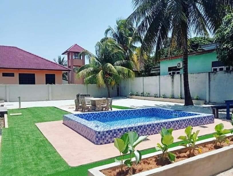 Casa Tiga Homestay Besut كامبونغ كوالا بيسوت المظهر الخارجي الصورة