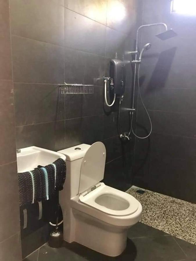 Casa Tiga Homestay Besut كامبونغ كوالا بيسوت المظهر الخارجي الصورة