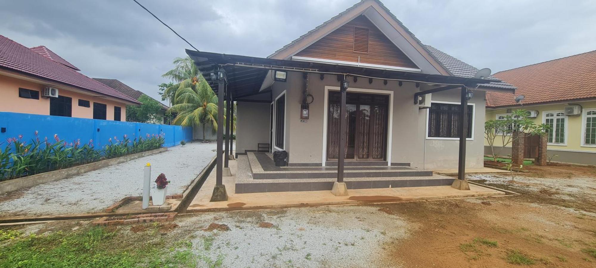 Casa Tiga Homestay Besut كامبونغ كوالا بيسوت المظهر الخارجي الصورة