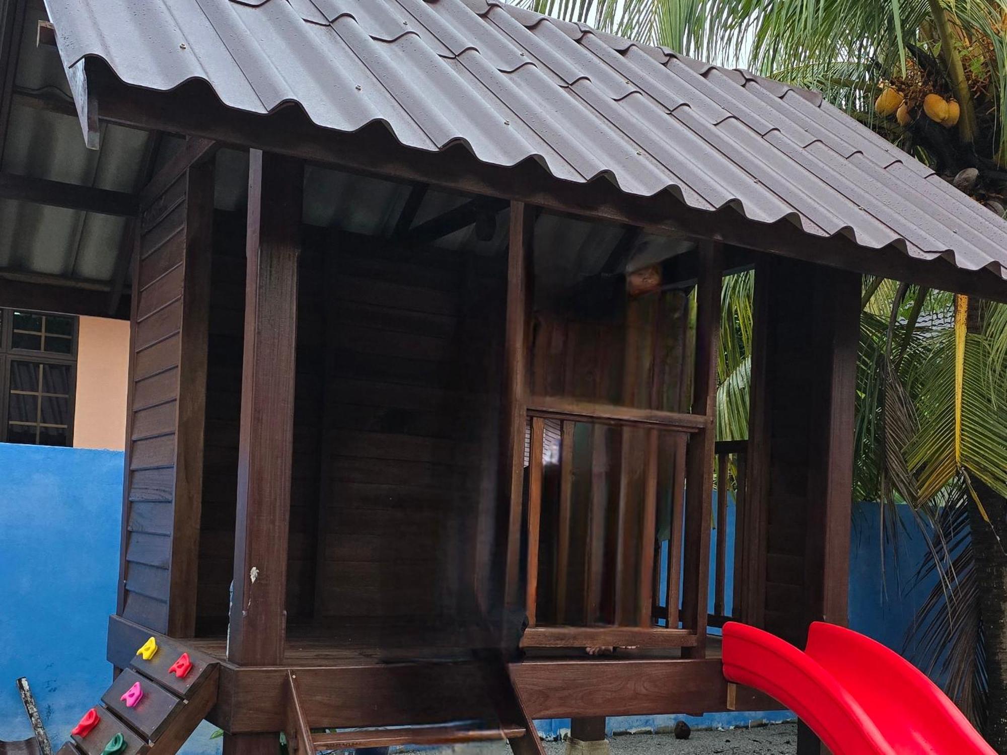 Casa Tiga Homestay Besut كامبونغ كوالا بيسوت المظهر الخارجي الصورة