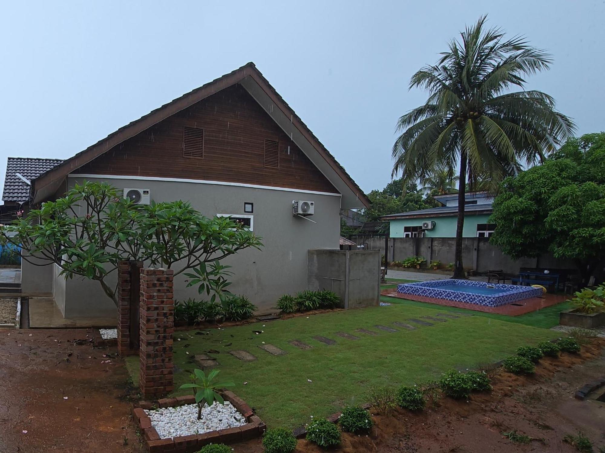 Casa Tiga Homestay Besut كامبونغ كوالا بيسوت المظهر الخارجي الصورة