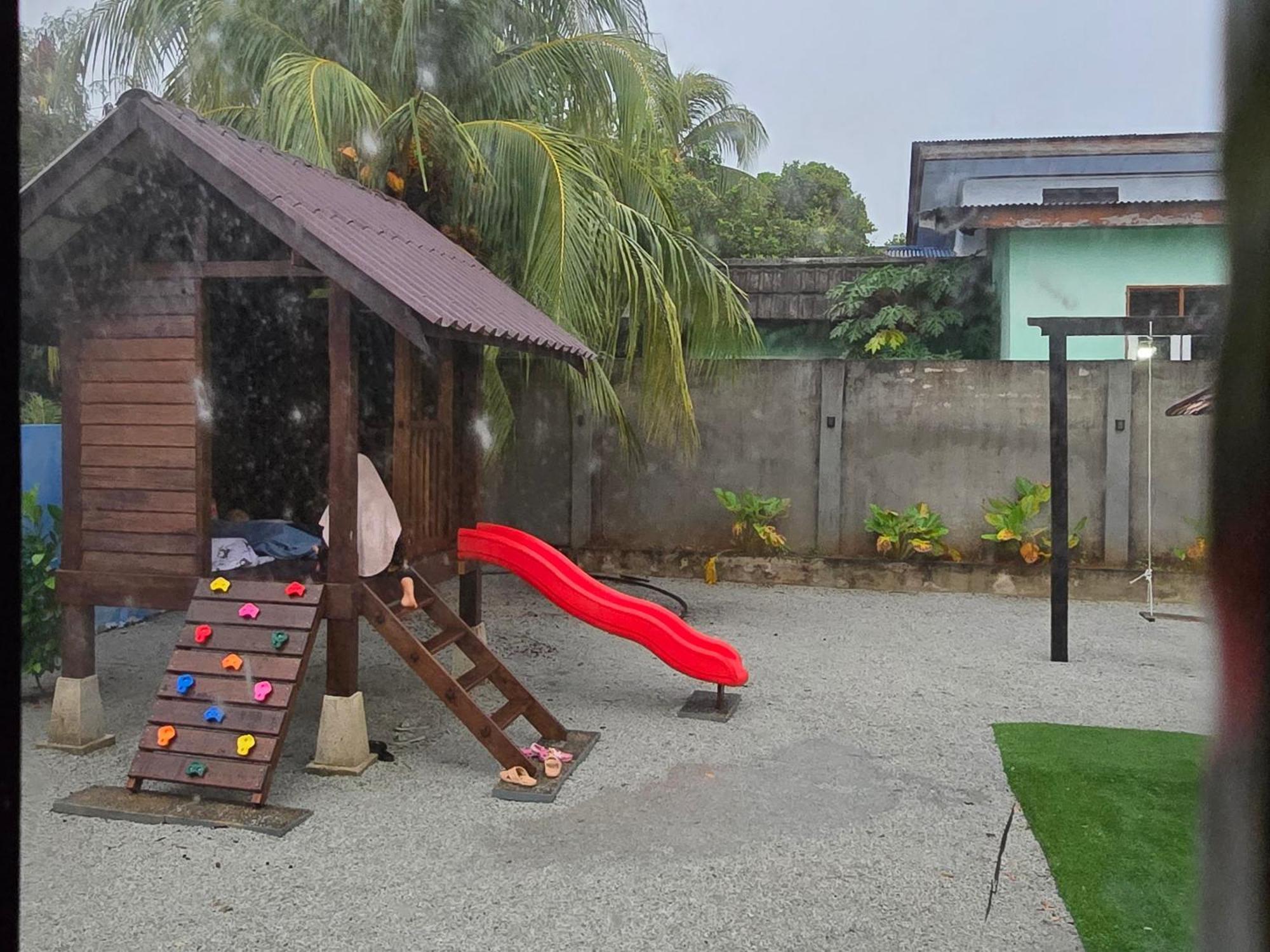 Casa Tiga Homestay Besut كامبونغ كوالا بيسوت المظهر الخارجي الصورة